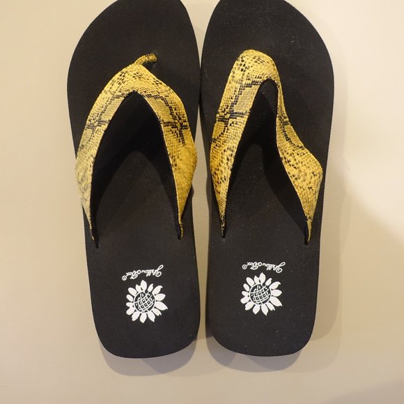 YELLOW BOX FLIP FLOPS SIZE 10 - Picture 2 of 5